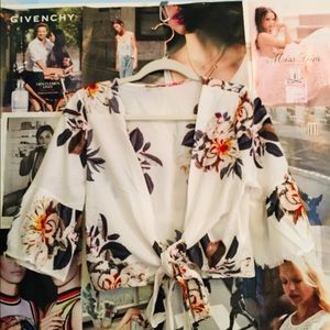 Floral crop tie up top 🌸